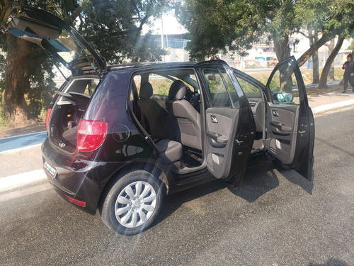 Imagem 8 de 15 de Volkswagen Fox Gii 1.0 Flex 2014