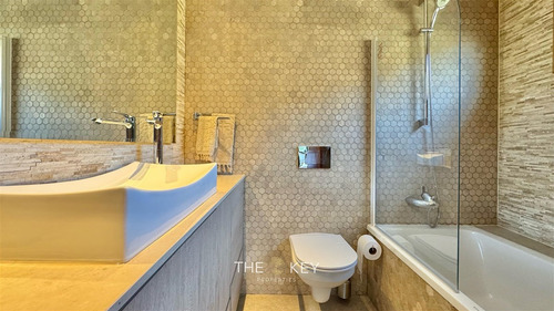 Casa En Venta De 4 Dorm. En Lo Barnechea