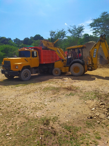 Imagen 4 de 5 de Alquiler De Retroexcavadora,camiones Volteos,bote Escombros