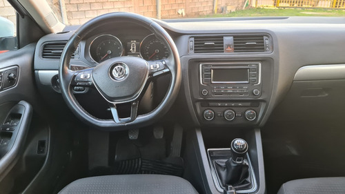 Imagen 12 de 18 de Volkswagen Vento 2.0 Advance Mt 2015