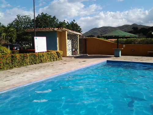 Apartamento En Terrazas Del Puerto I, De 2 Hab 2 Baños 1 Puesto De Estacionamiento. Amoblado. Con Piscina Y Churuata. En La Vía Alterna (barcelona - Puerto La Cruz)