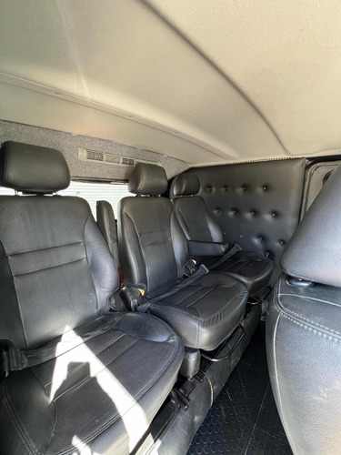 Toyota Hiace 2.8 Tdi Furgón 6at L1h1 3a 4p