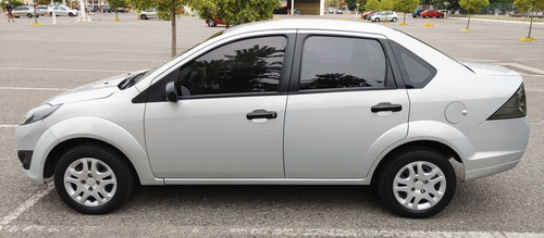 Imagen 2 de 25 de Ford Fiesta Max One Ambiente Plus Año 2012