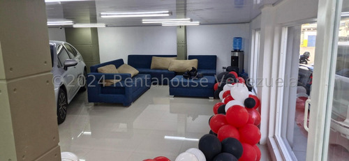 Local Comercial En Venta.los Cortijos De Lourdes.en Pie De Calle,recien Remodelado,listo Para Desarrollar Cualquier Actividad Comercial. 24-27524gm