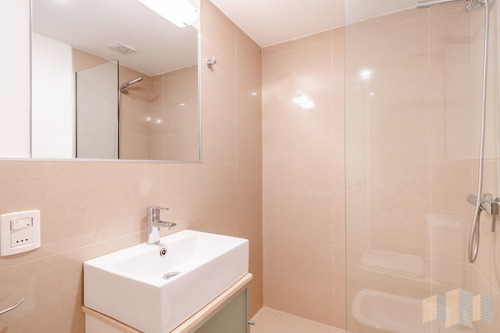 Imagen 10 de 28 de Apartamento De Tres Dormitorios En Suite En Venta Con Vista El Mar En Primera Línea Playa Brava