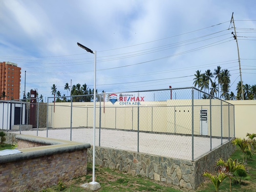 Te Presentamos Un Hermoso Apartamento En El Conjunto Cartago, El Mas Reciente De Tucacas, A Estrenar, Con Acabados De Primera, Con Planta Total.
