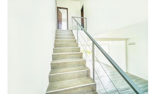 Impecable Casa En Barrio Los Castaños