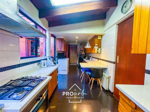 Venta Casa,los Dominicos Las Condes, 4 Dormitorios, Piscina.