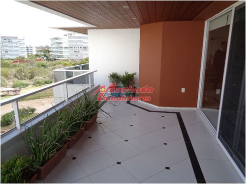 Imagen 2 de 30 de Apartamento En Brava, 3 Dormitorios *