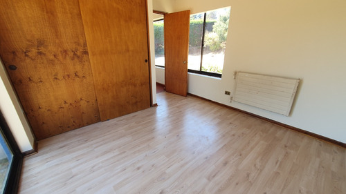 Veridika Vende Amplia Casa En Condominio.