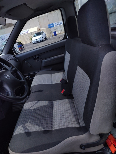 Imagen 12 de 15 de Nissan Np300 2015 2.4 Estacas Dh Mt