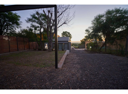 Imagen 7 de 22 de Conjunto De 4 Departamentos De Un Dormitorio, Local Comercial Y Pileta