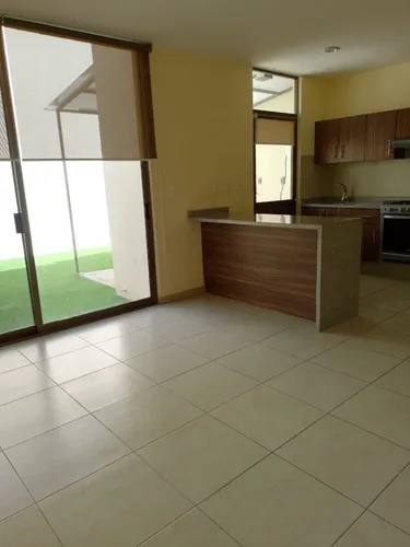 En Venta Casa En Puerta De Piedra, Equipada, Jardín, 3 Recamaras, Alberca