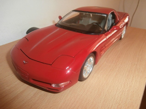 Carro De Coleccion: Chevrolet Corvette 1997   Escala 1:18