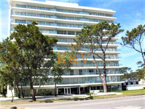 Imagen 12 de 18 de Excelente Apartamento De 2 Dormitorios A Metros De Playa Brava - Venta Y Alquiler