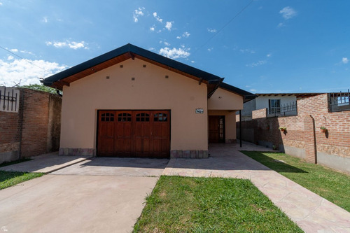 Casa De 3 Dormitorios Con Cochera En Villa Amelia