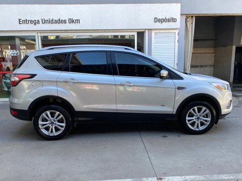 Ginza. Ford Kuga Sel 2.0l Ecoboost 6at Awd 2017
