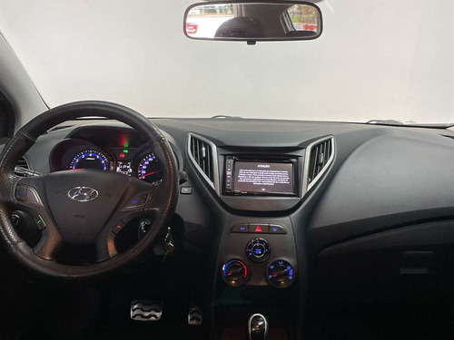 Hyundai HB20X Style 1.6 (Aut)