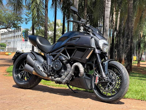 Imagem 2 de 11 de Ducati Diavel Dark Abs