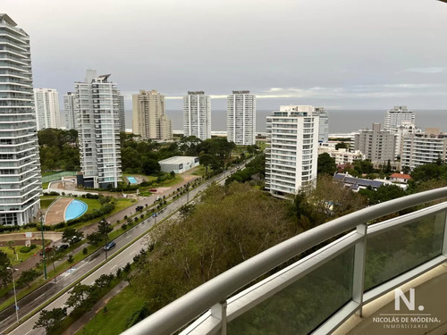 Apartamento En Venta De 3 Dormitorios A Cuadras Del Mar , Punta Del Este