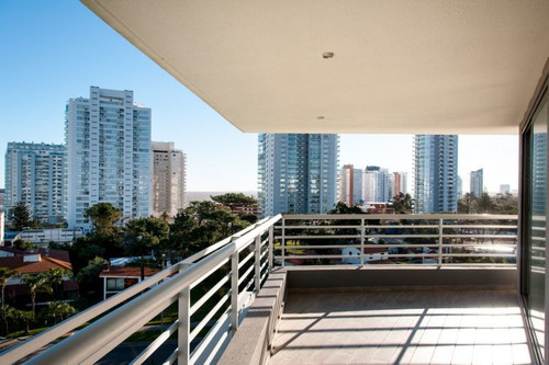 Venta De Apartamento 2 Dormitorios En Playa Mansa