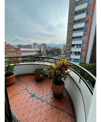 Vendo Exclusivo Y Acogedor Apartamento Duplex En Laureles,medellin.
