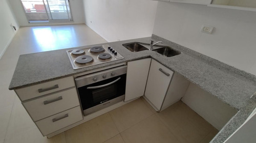 Al Frente C/balcón - A Mts De Plaza San Martín! Edificio Con Amenities