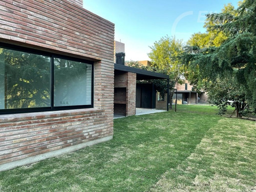 Imagen 12 de 12 de Villa Allende, Housing Duplex De 3 Dorm., La Mejor Ubicación