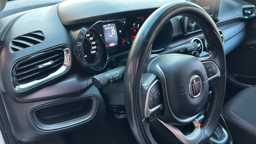 Fiat Cronos 1.8 Precision 16v Flex Aut. 4p