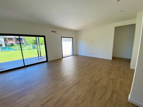 Dueño Directo. Casa A Estrenar. 4 Amb C/ Pileta Gran Parque!