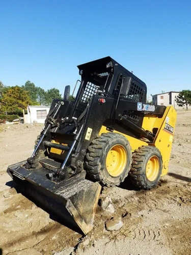 Imagen 4 de 9 de Minicargadora Xt740