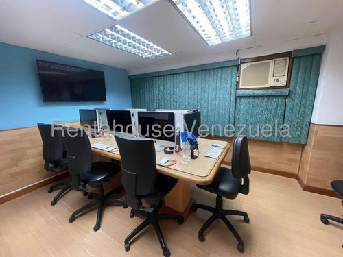 Oficina Completamente Operativa En Venta En Los Cortijos, 25-17194