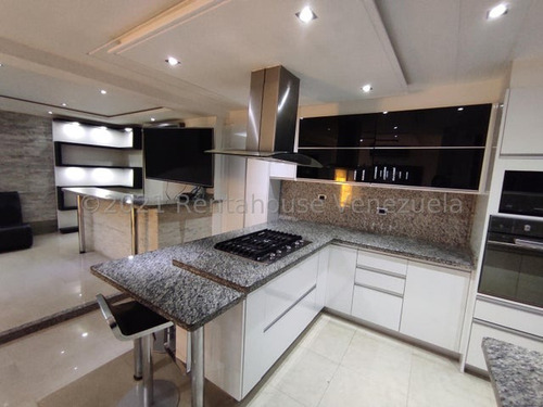 Maria Elena Latouche Se Vende Townhouse Imponente En Mañongo Completamente Amoblado. Planta 100% Y Pozo. Ven Visítalo !! Mels 23-21578