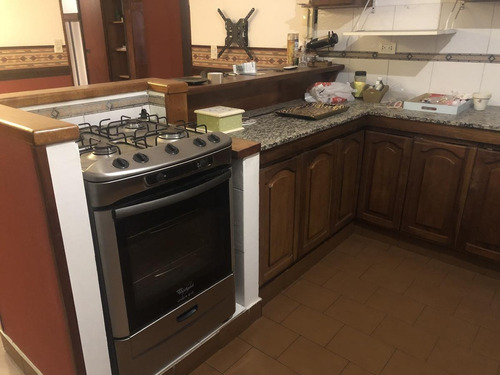Imagen 9 de 30 de Casa Chalet Venta - 5 Ambientes - Ituzaingo Norte - Con Parque Y Piscina - Permuta