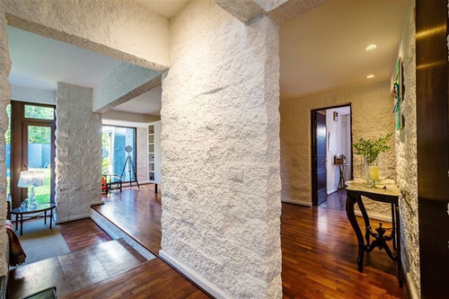 Casa En Venta De 5 Dorm. En Lo Barnechea