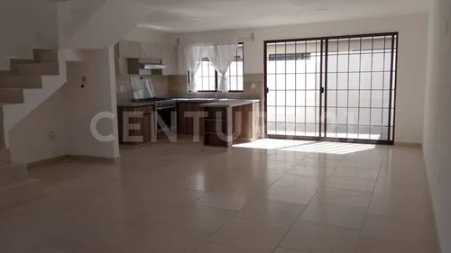 Casa En Renta Al Sur En Residencial Lucerna