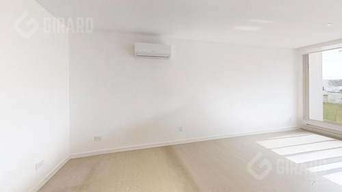 Departamento A Estrenar En Venta De 2 Amb En Zona Plaza Mitre, Cochera Y Baulera
