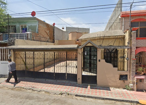 Casa En Remate Bancario En Centro, Saltillo, Coauhila. (65% Debajo De Su Valor Comercial, Solo Recursos Propios, Unica Oportunidad) -ijmo2