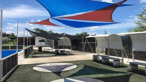 Gm - Se Vende Centro Deportivo En Charallave Con Canchas De Futbol, Piscina, Restaurante, Estacionamiento Y Los Servicios Necesarios En Terreno De 13.189 M2.
