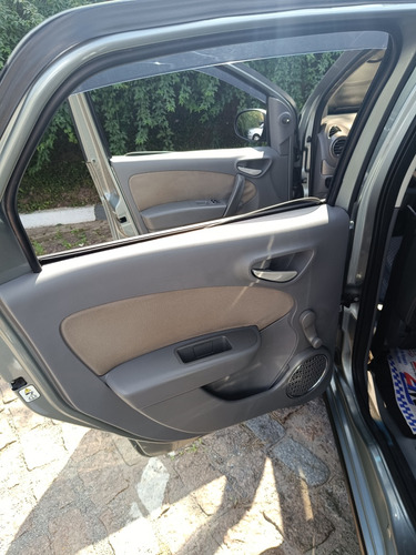 Fiat Grand Siena 1.6 16v Essence Flex Dualogic 4p