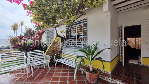 José Trivero Vende Bella Y Acogedora Casa Ubicada En Cabudare, Cuenta Con Tanque Subterráneo Y Parque Infantil