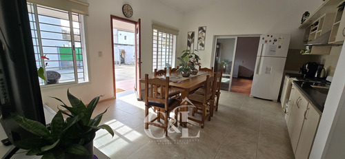 Venta Casa De 2 Dormitorios Con Piscina En Miguel Muñoz