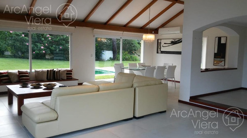 Casa Con Piscina En Playa Mansa - Punta Del Este