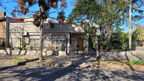 Casa En Venta En Haedo Chico