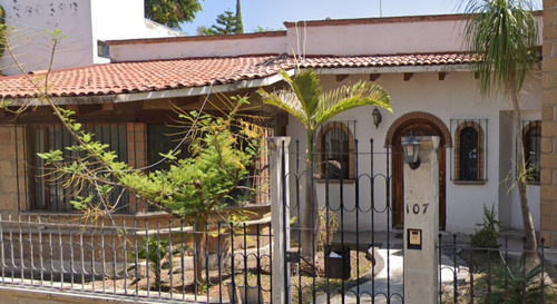 Casa Con Jardín En Jurica, Querétaro. Remate!