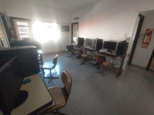 Departamento De 4 Ambientes En El Centro De Morón, Uso Múltiples (oficina)