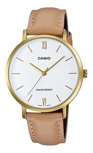Reloj de pulsera Casio Dress LTP-VT01 de cuerpo color dorado, analógico,  para mujer, fondo blanco, con correa de cuero color marrón claro, agujas  color dorado, dial dorado, bisel color dorado y hebilla