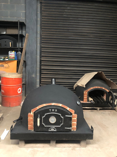 Horno De Barro Thb Transportable Con Base De Hierro Y Patas