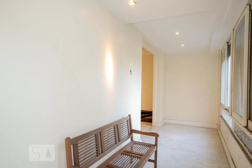Apartamento À Venda Na Praça Eugênio Jardim, Copacabana, Rio De Janeiro - Rj - Liv-9178