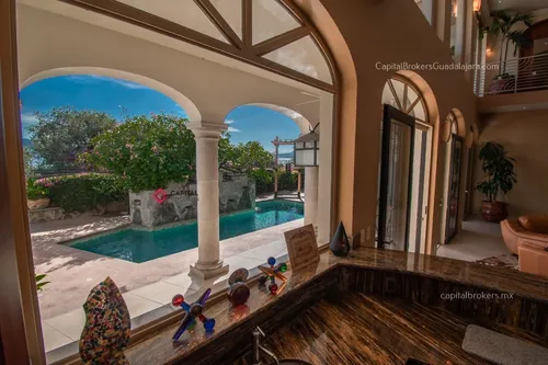 Casa De Lujo En Venta En Ajijic Con Alberca Y Terraza Con Vista A La Laguna